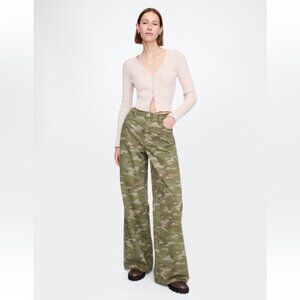 NWOT GAP baggy mid rise jeans in green camo (10S/30)